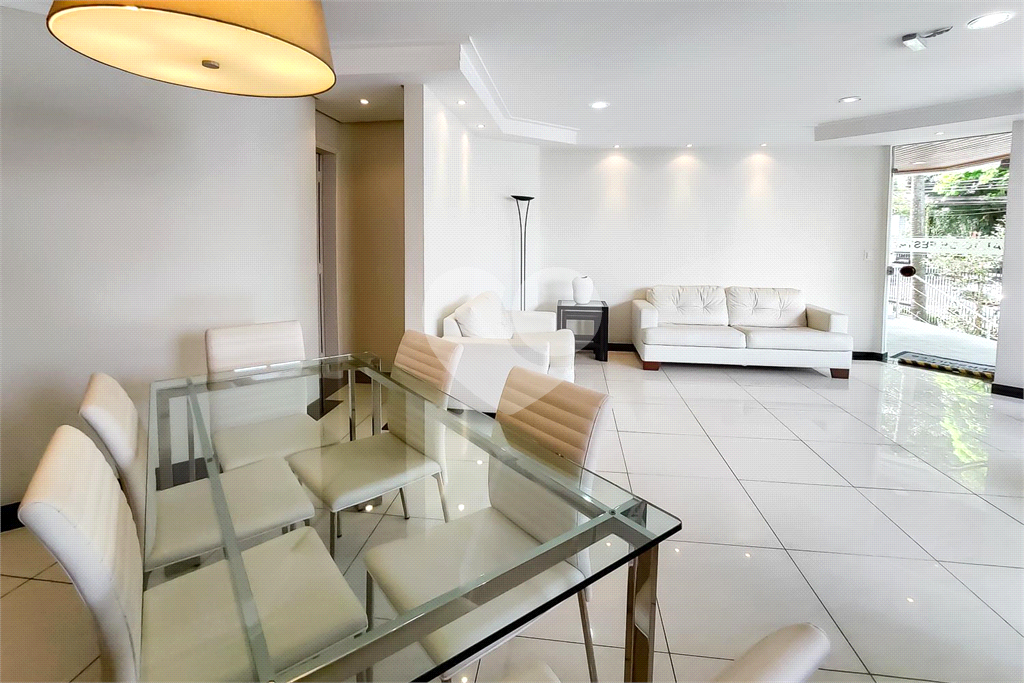 APARTAMENTO em CAMPO BELO