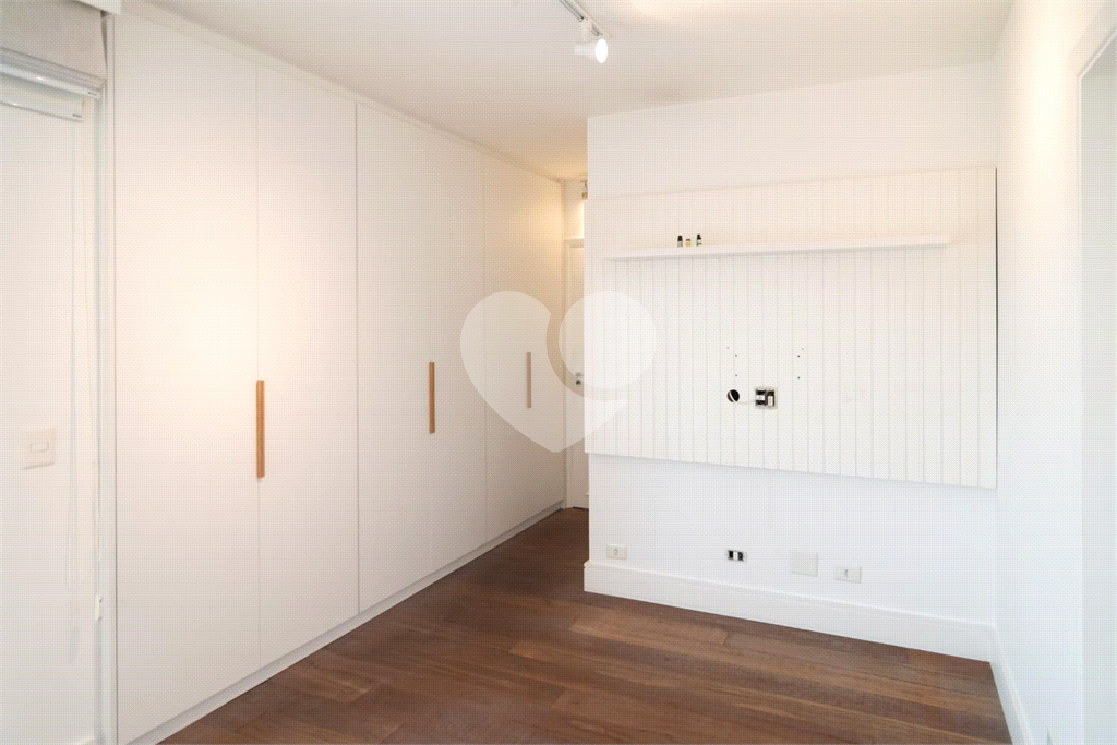 APARTAMENTO em CAMPO BELO