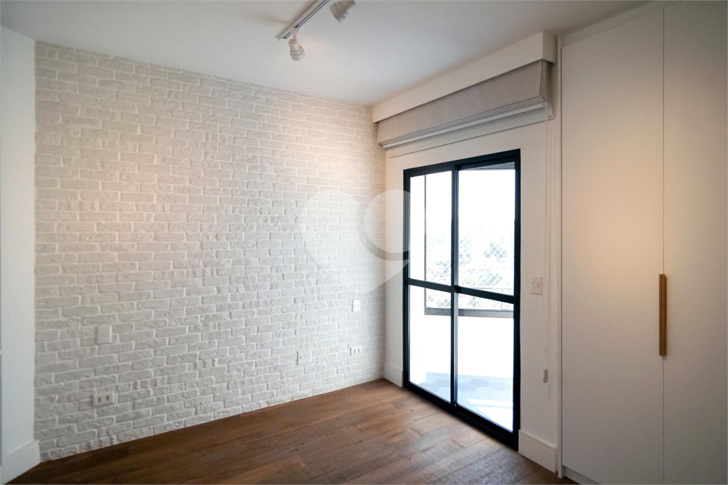 APARTAMENTO em CAMPO BELO