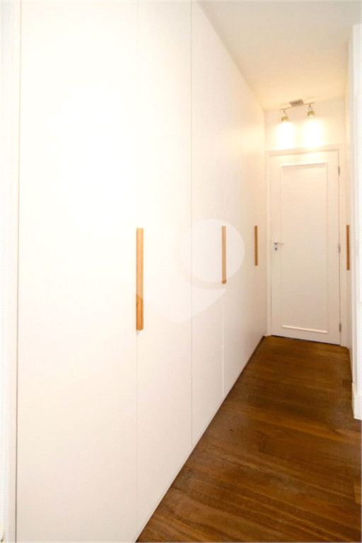 APARTAMENTO em CAMPO BELO