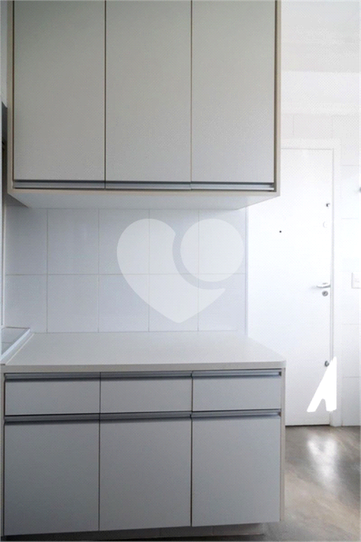 APARTAMENTO em CAMPO BELO