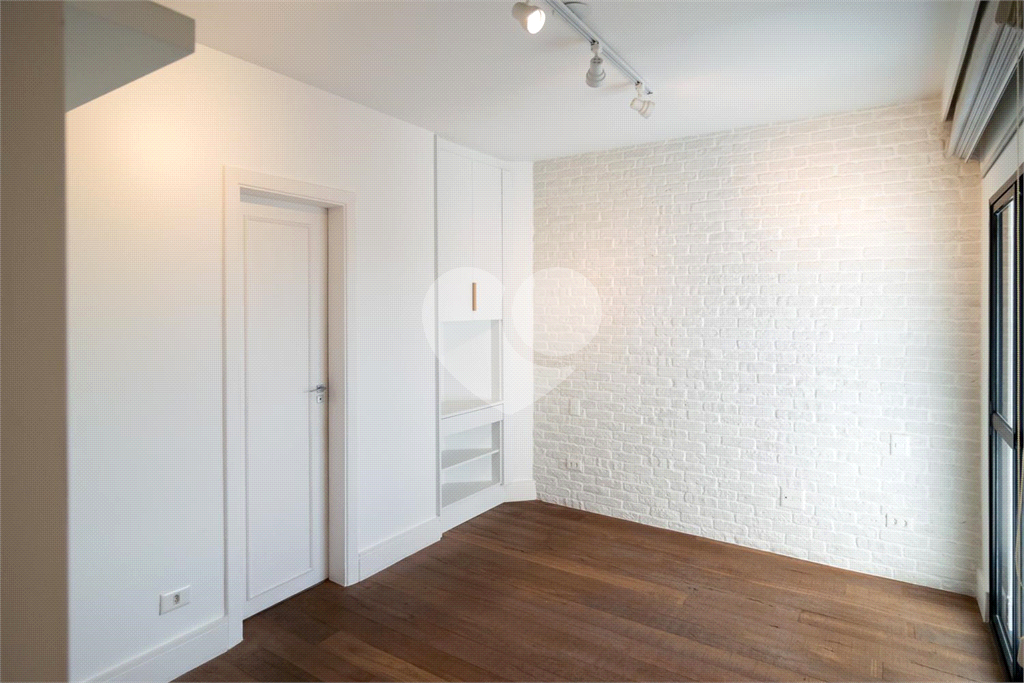 APARTAMENTO em CAMPO BELO