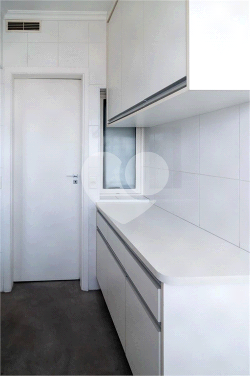 APARTAMENTO em CAMPO BELO