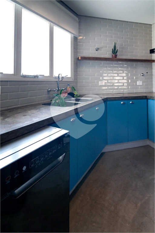 APARTAMENTO em CAMPO BELO