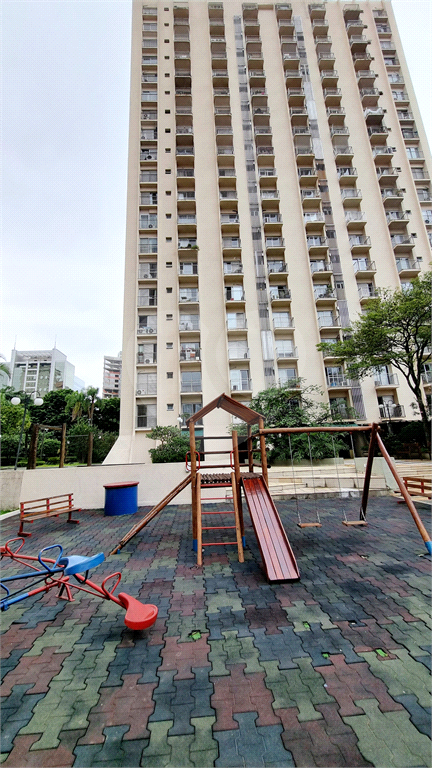 Apartamento reforamado a venda com 1 dormitório, sala 2 ambientes, sacadas e 1 vaga na Vila Olímpia
