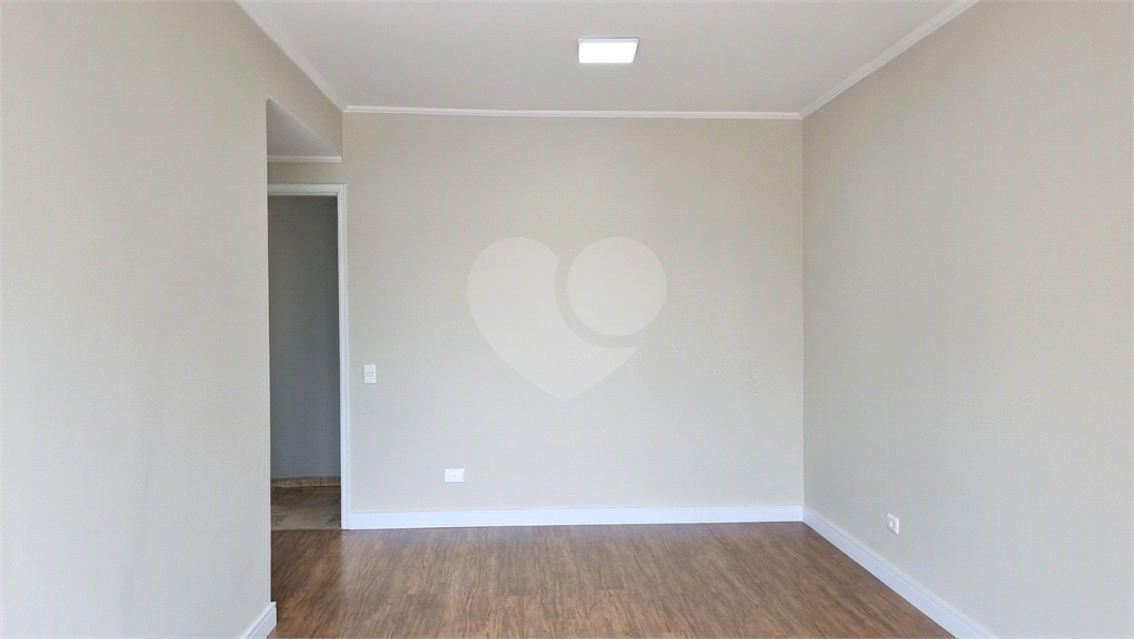 Apartamento reforamado a venda com 1 dormitório, sala 2 ambientes, sacadas e 1 vaga na Vila Olímpia