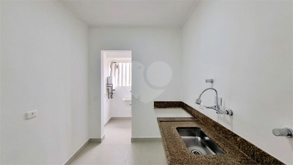 Apartamento reforamado a venda com 1 dormitório, sala 2 ambientes, sacadas e 1 vaga na Vila Olímpia