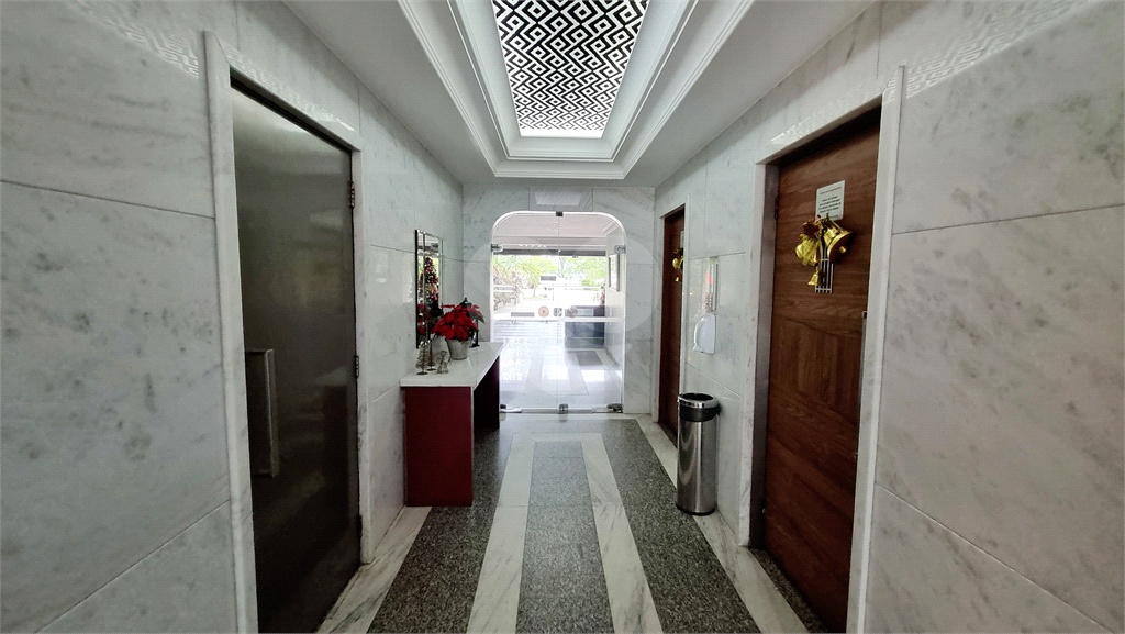 Apartamento reforamado a venda com 1 dormitório, sala 2 ambientes, sacadas e 1 vaga na Vila Olímpia