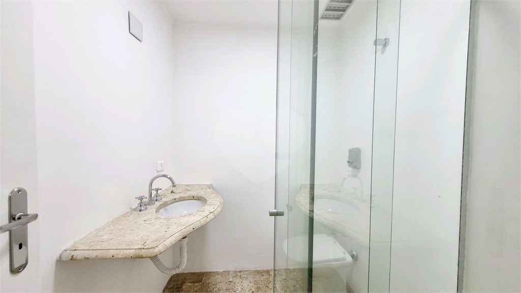 Apartamento reforamado a venda com 1 dormitório, sala 2 ambientes, sacadas e 1 vaga na Vila Olímpia