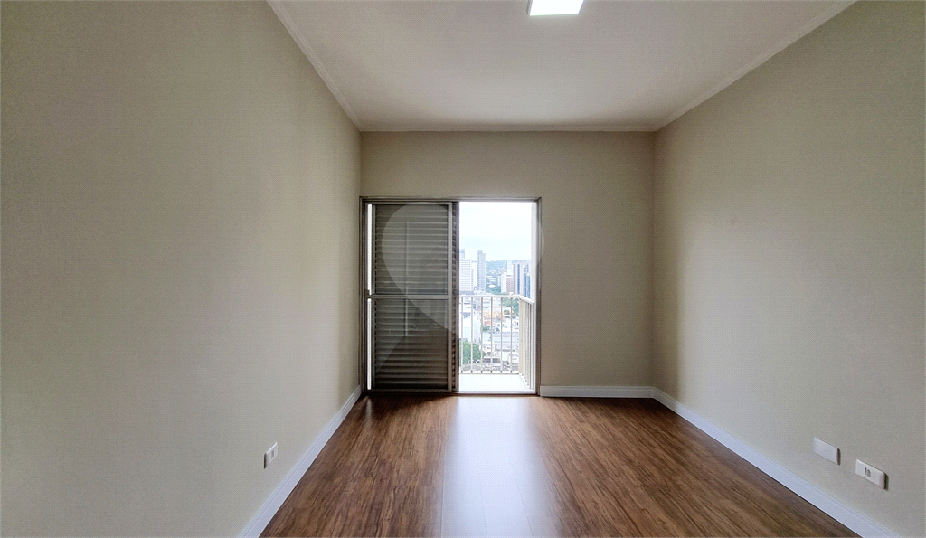 Apartamento reforamado a venda com 1 dormitório, sala 2 ambientes, sacadas e 1 vaga na Vila Olímpia