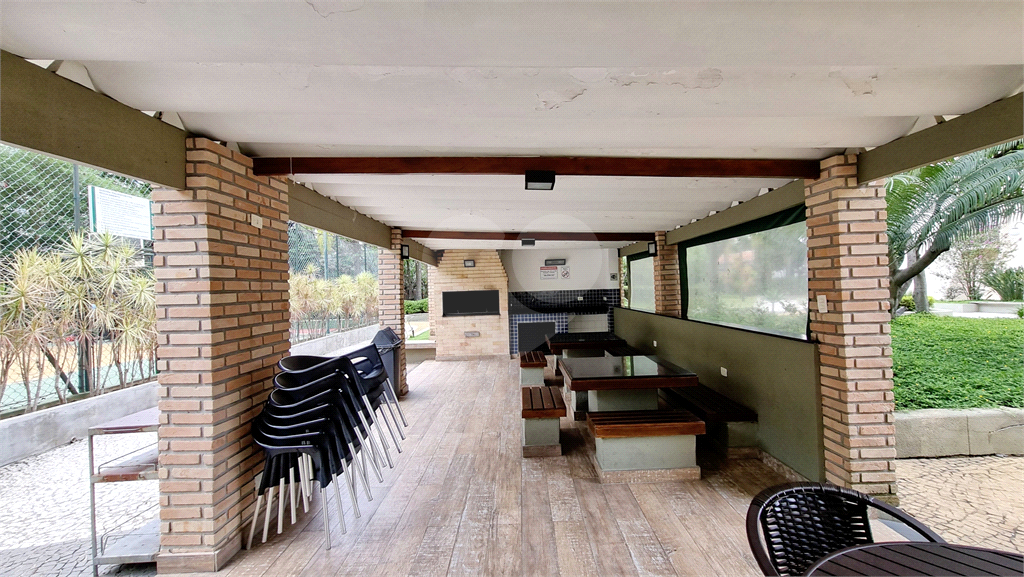 Apartamento reforamado a venda com 1 dormitório, sala 2 ambientes, sacadas e 1 vaga na Vila Olímpia