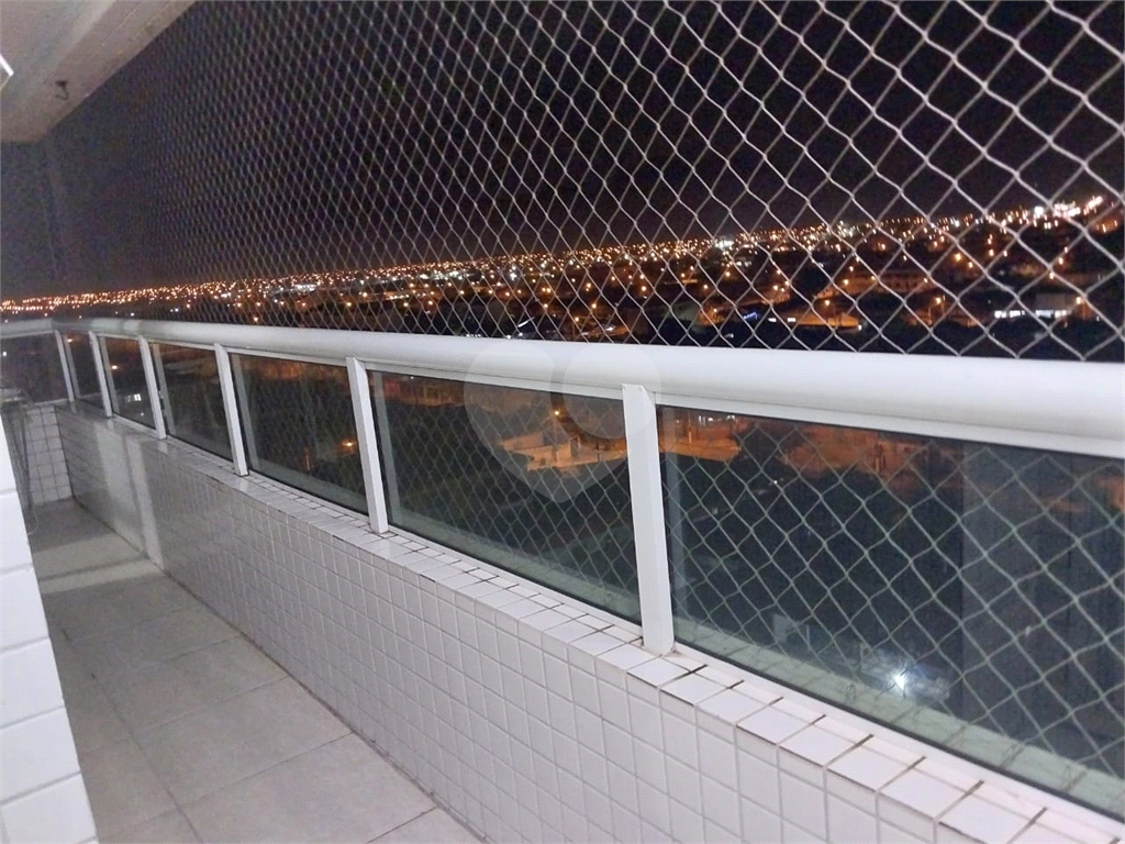 Na Avenida da Praia - Frente ao Mar.