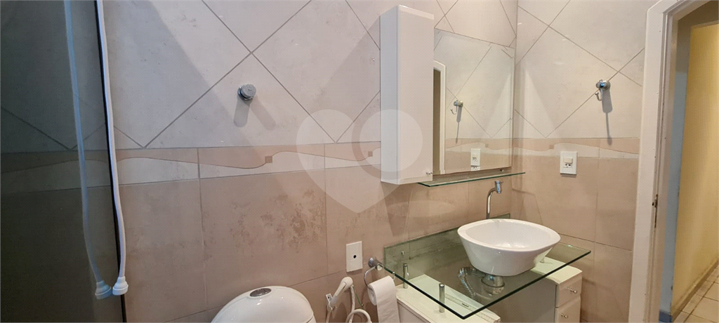 Sobrado 3 dormit 1suite, Cozinha,2 salas,5wcs, Dep.Empregada com 1wc 251m área util - Terreno 321 m 