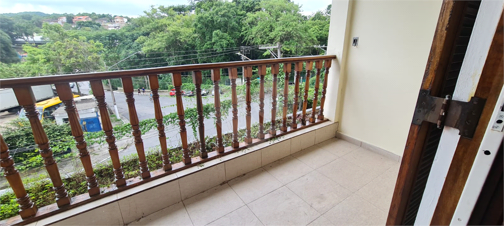 Sobrado 3 dormit 1suite, Cozinha,2 salas,5wcs, Dep.Empregada com 1wc 251m área util - Terreno 321 m 