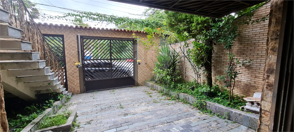 Sobrado 3 dormit 1suite, Cozinha,2 salas,5wcs, Dep.Empregada com 1wc 251m área util - Terreno 321 m 