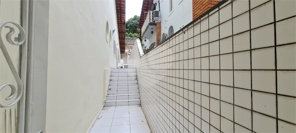 Sobrado 3 dormit 1suite, Cozinha,2 salas,5wcs, Dep.Empregada com 1wc 251m área util - Terreno 321 m 