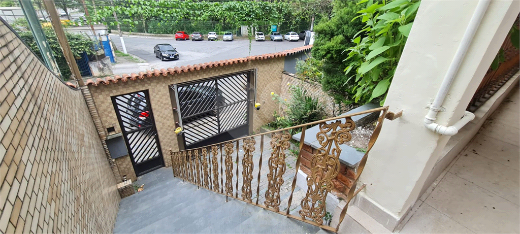 Sobrado 3 dormit 1suite, Cozinha,2 salas,5wcs, Dep.Empregada com 1wc 251m área util - Terreno 321 m 