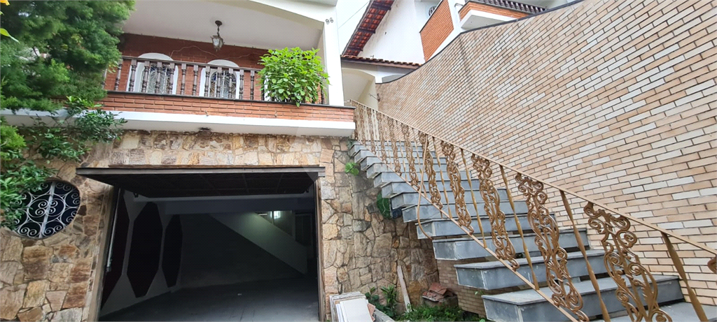 Sobrado 3 dormit 1suite, Cozinha,2 salas,5wcs, Dep.Empregada com 1wc 251m área util - Terreno 321 m 