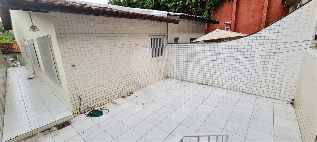 Sobrado 3 dormit 1suite, Cozinha,2 salas,5wcs, Dep.Empregada com 1wc 251m área util - Terreno 321 m 