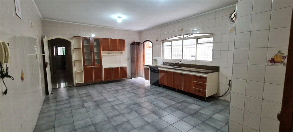 Sobrado 3 dormit 1suite, Cozinha,2 salas,5wcs, Dep.Empregada com 1wc 251m área util - Terreno 321 m 