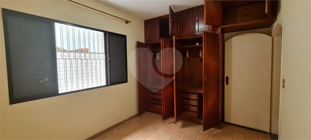 Sobrado 3 dormit 1suite, Cozinha,2 salas,5wcs, Dep.Empregada com 1wc 251m área util - Terreno 321 m 