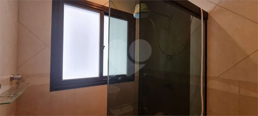 Sobrado 3 dormit 1suite, Cozinha,2 salas,5wcs, Dep.Empregada com 1wc 251m área util - Terreno 321 m 