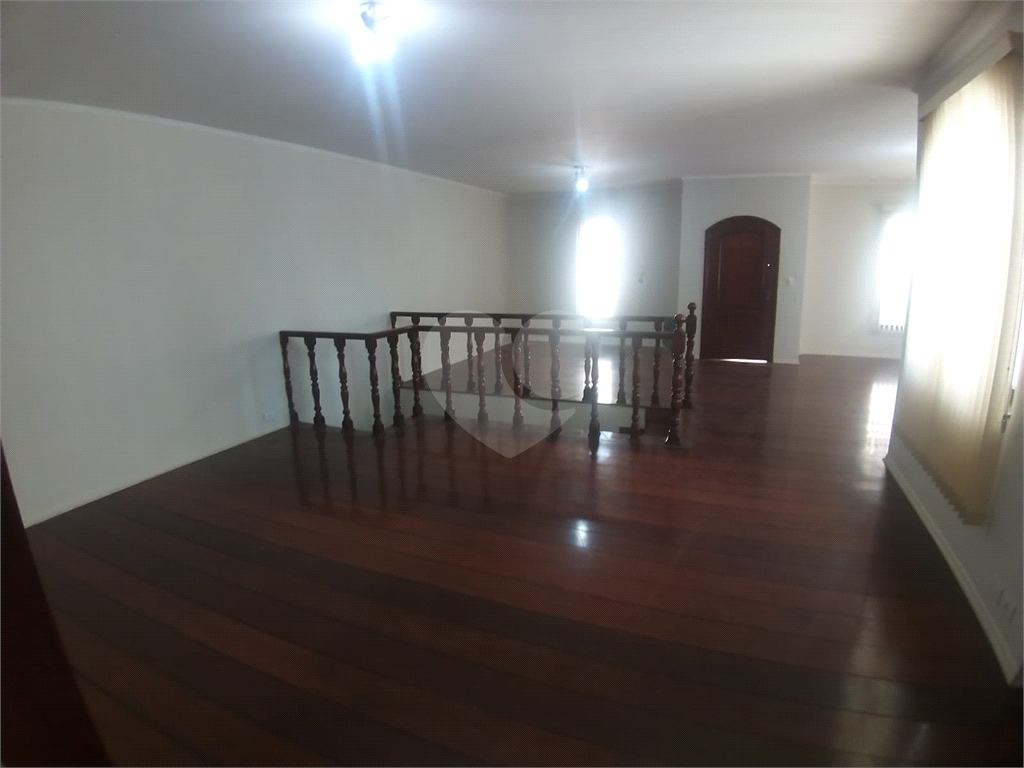 EXCELENTE SOBRADO - ÓTIMA LOCALIZAÇÃO