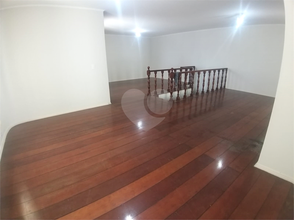 EXCELENTE SOBRADO - ÓTIMA LOCALIZAÇÃO
