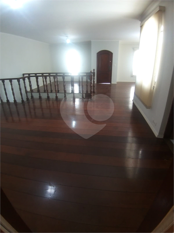 EXCELENTE SOBRADO - ÓTIMA LOCALIZAÇÃO