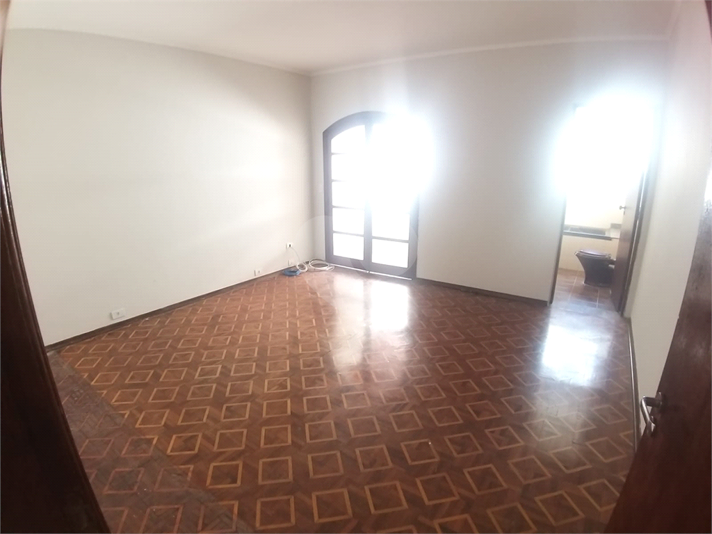EXCELENTE SOBRADO - ÓTIMA LOCALIZAÇÃO