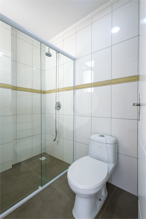 Moema 4 quartos, sendo 2 suítes , 3 vagas em uma área de 160 m2.Com varanda gourmet.