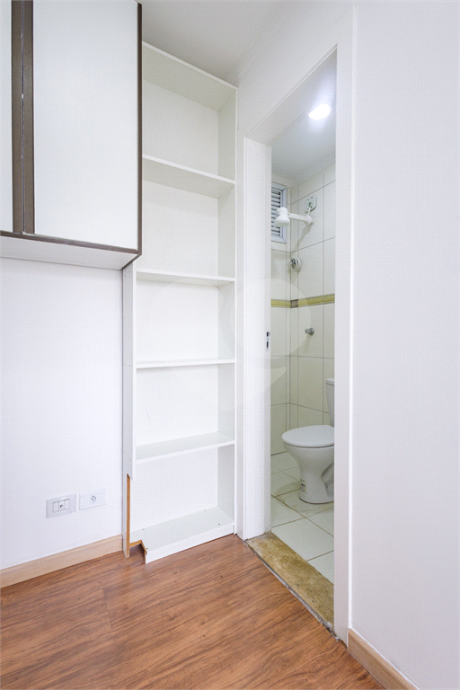Moema 4 quartos, sendo 2 suítes , 3 vagas em uma área de 160 m2.Com varanda gourmet.