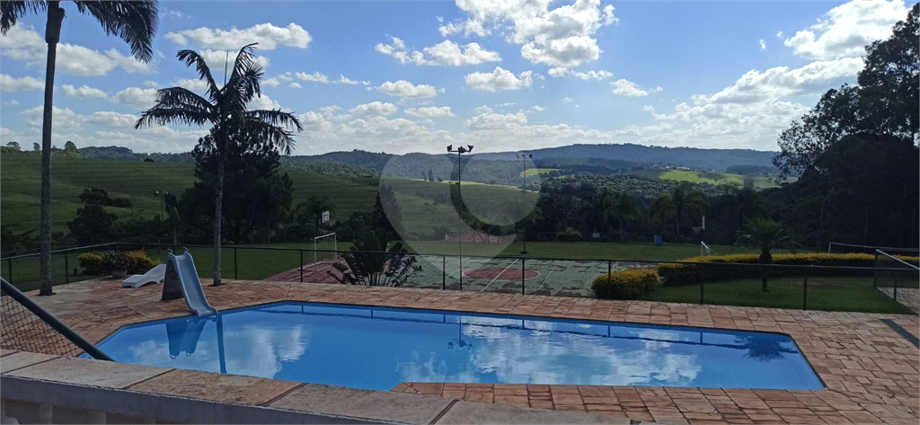 Casa de Condomínio à venda | 209 m² | 4 dorms. (2 suítes) | 5 vagas em Morungaba/SP!