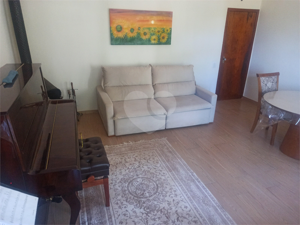 Casa de Condomínio à venda | 209 m² | 4 dorms. (2 suítes) | 5 vagas em Morungaba/SP!
