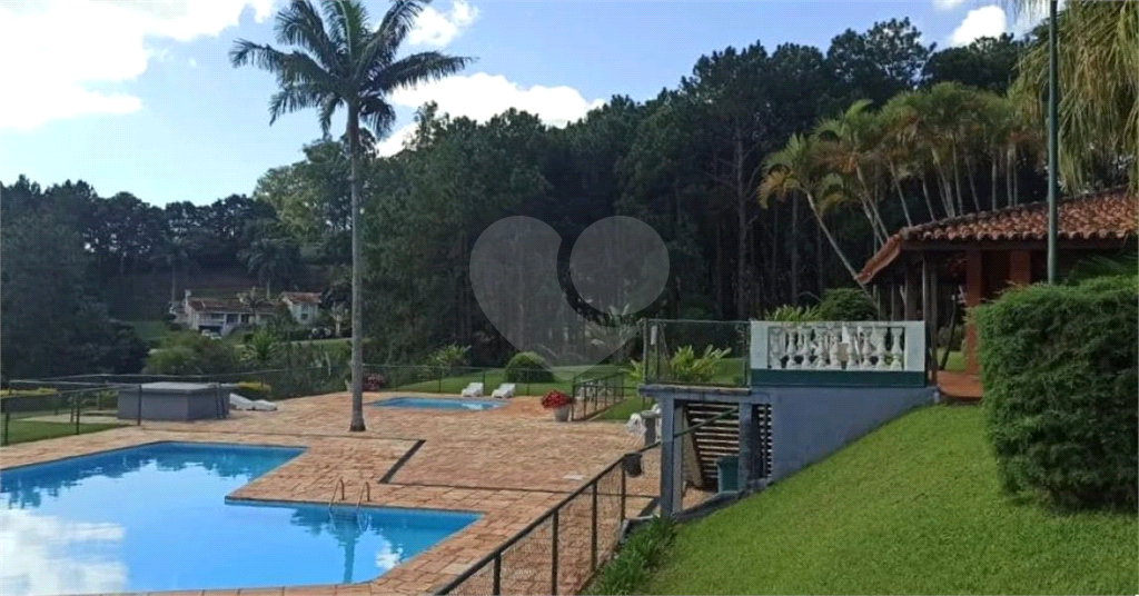 Casa de Condomínio à venda | 209 m² | 4 dormitórios (2 suítes) | 5 vagas em Morungaba/SP!