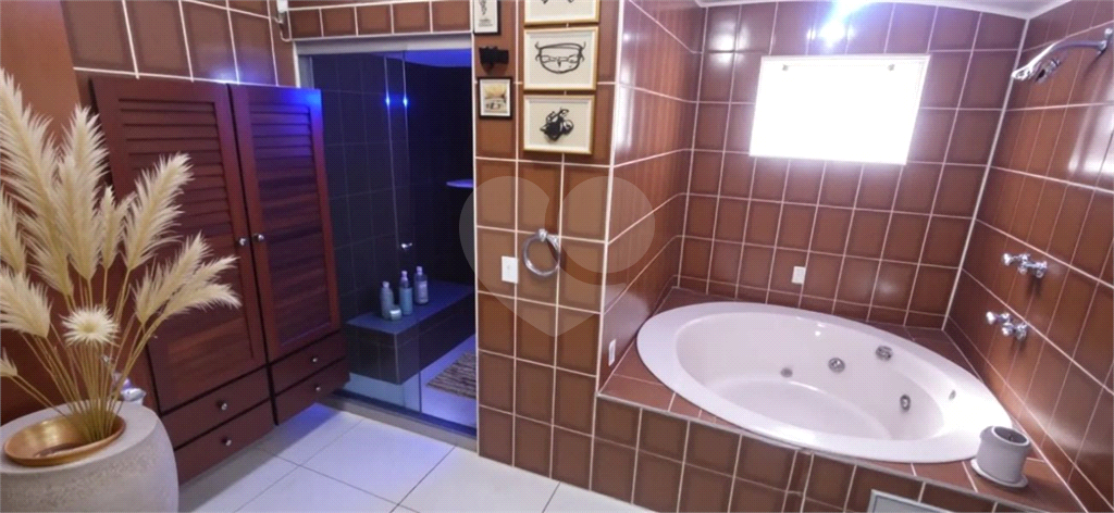 Casa de Condomínio à venda | 209 m² | 4 dormitórios (2 suítes) | 5 vagas em Morungaba/SP!