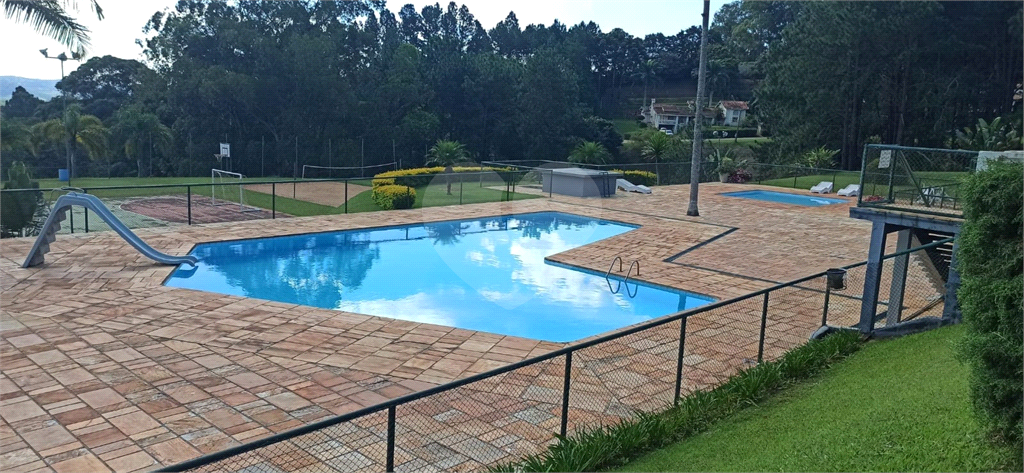 Casa de Condomínio à venda | 209 m² | 4 dorms. (2 suítes) | 5 vagas em Morungaba/SP!