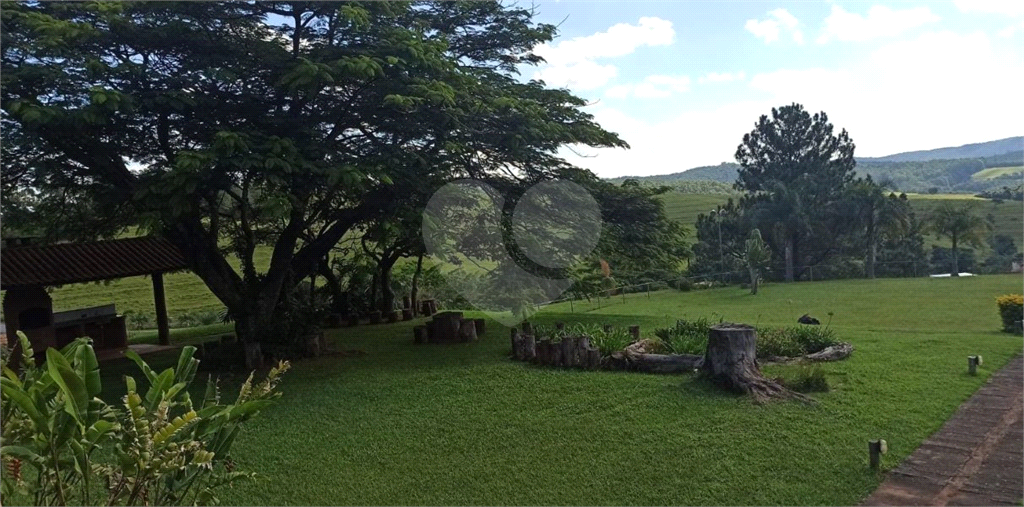 Casa de Condomínio à venda | 209 m² | 4 dormitórios (2 suítes) | 5 vagas em Morungaba/SP!