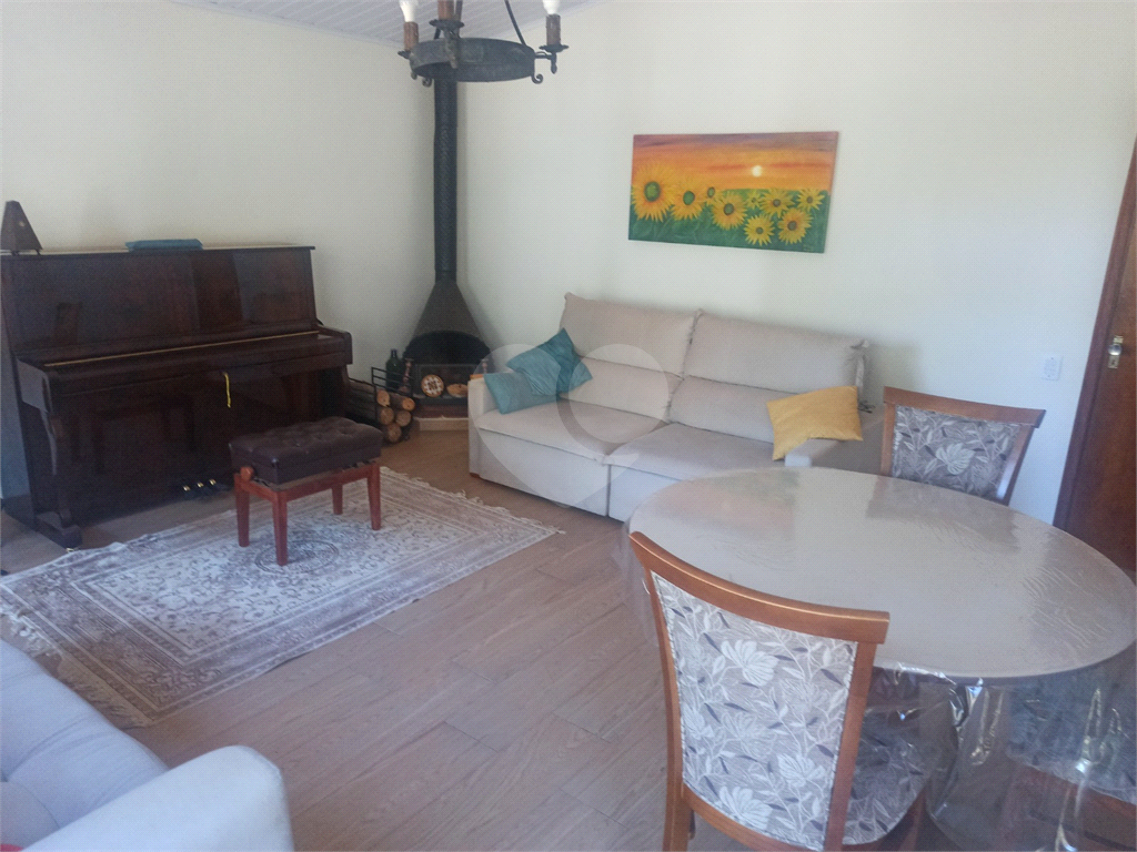 Casa de Condomínio à venda | 209 m² | 4 dorms. (2 suítes) | 5 vagas em Morungaba/SP!