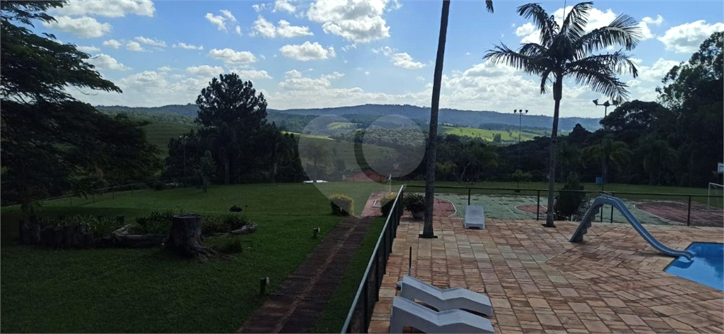 Casa de Condomínio à venda | 209 m² | 4 dormitórios (2 suítes) | 5 vagas em Morungaba/SP!
