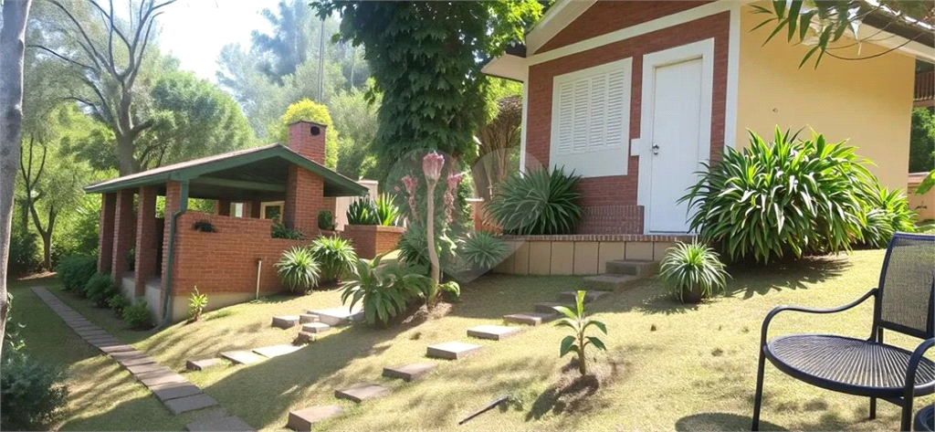 Casa de Condomínio à venda | 209 m² | 4 dormitórios (2 suítes) | 5 vagas em Morungaba/SP!