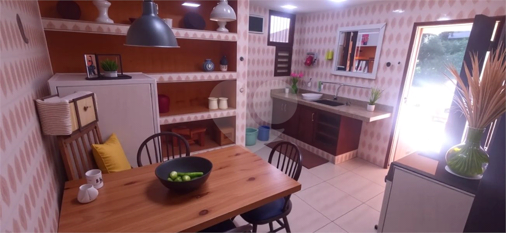 Casa de Condomínio à venda | 209 m² | 4 dormitórios (2 suítes) | 5 vagas em Morungaba/SP!