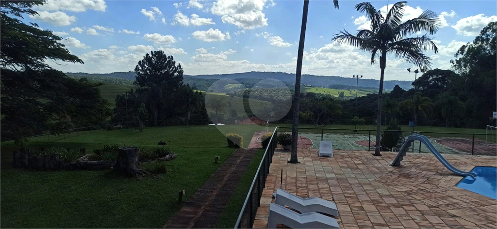 Casa de Condomínio à venda | 209 m² | 4 dorms. (2 suítes) | 5 vagas em Morungaba/SP!