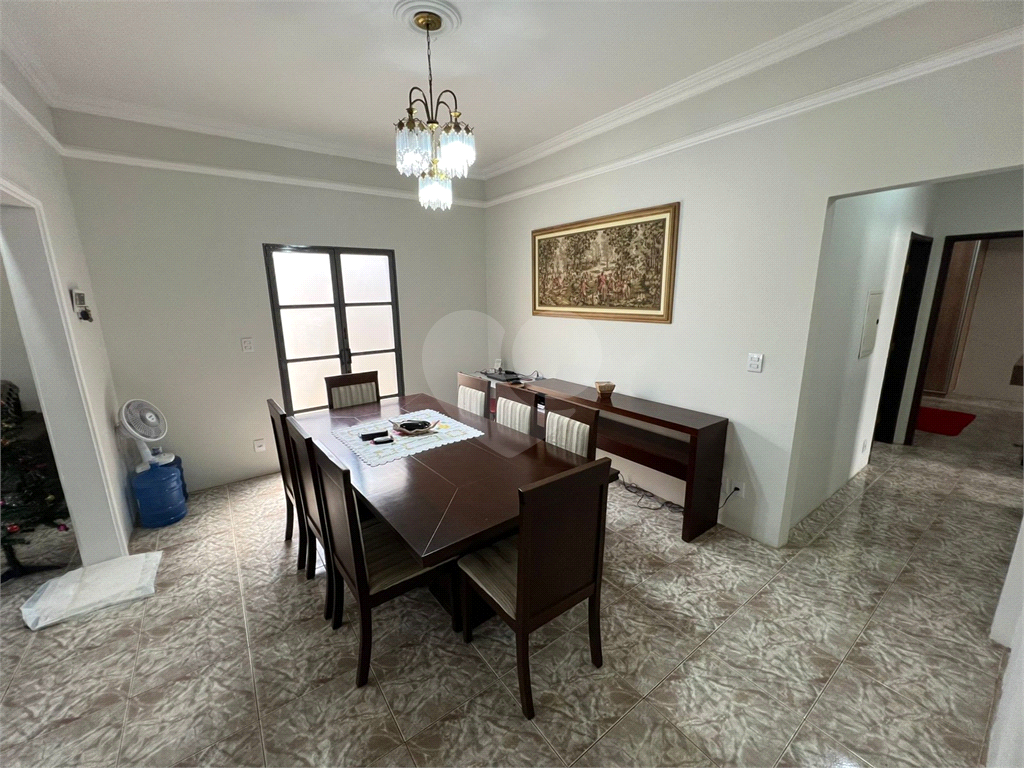 Casa à venda com 3 quartos, 146m² - Foto 1