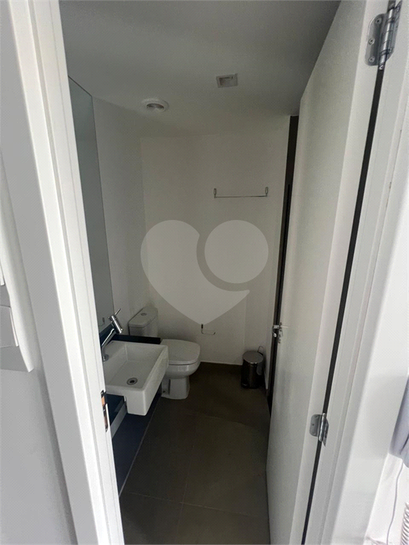 STUDIO 21,68M² TOTALMENE IMOBILIADO  AO LADO DO SHOPPING IBIRAPUERA 