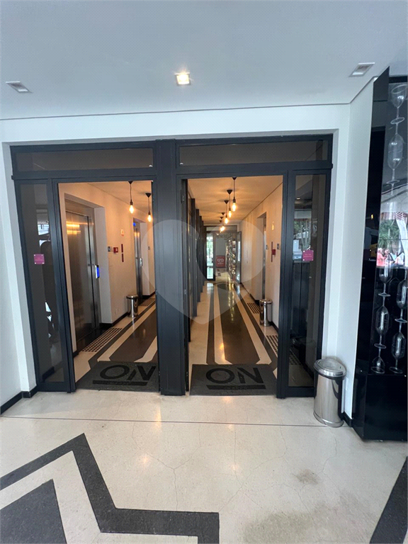 STUDIO 21,68M² TOTALMENE IMOBILIADO  AO LADO DO SHOPPING IBIRAPUERA 