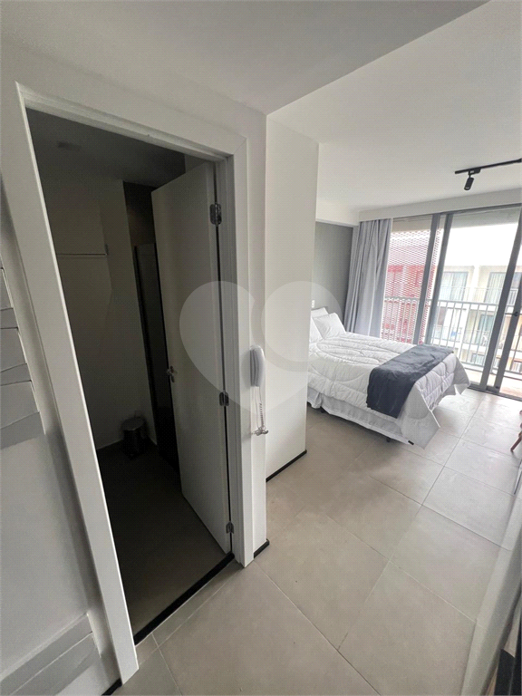 STUDIO 21,68M² TOTALMENE IMOBILIADO  AO LADO DO SHOPPING IBIRAPUERA 