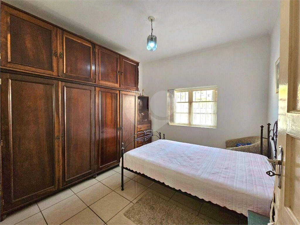 Casa assobradada HORTO 238 m², 3 dormitórios, 1 suíte, 4 banheiros, quintal e 3 vagas de garagem 