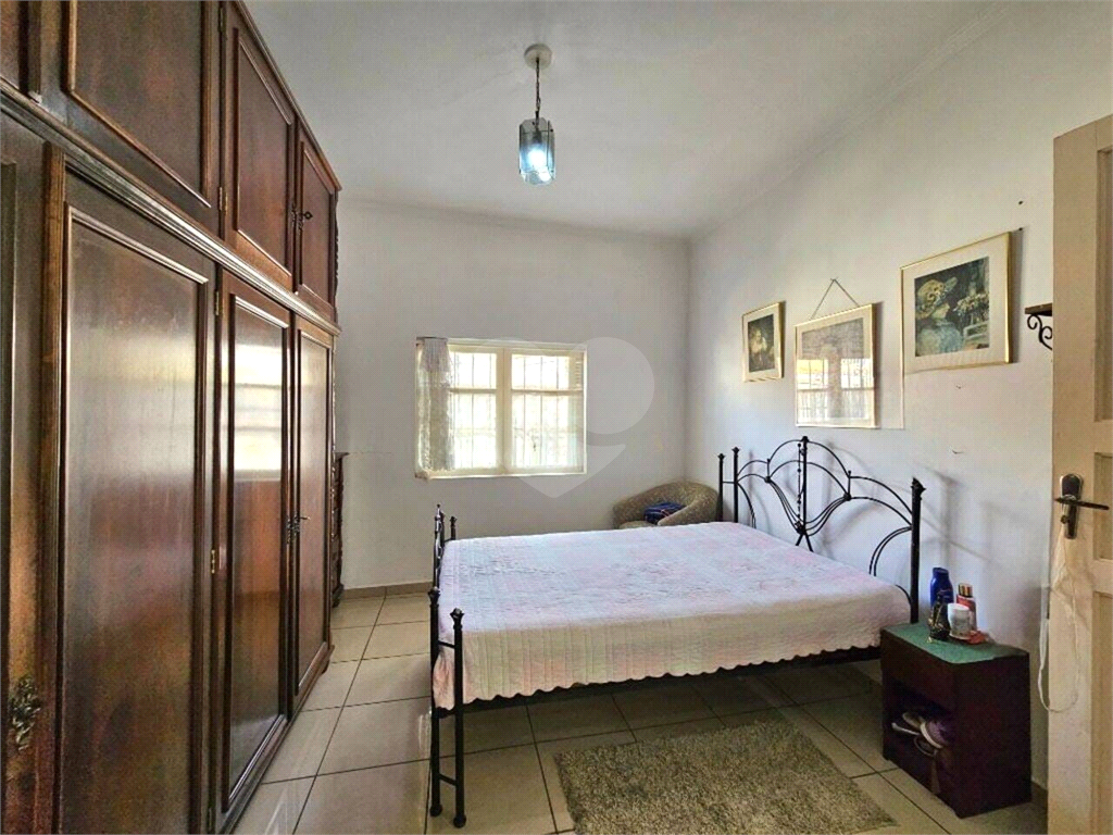 Casa assobradada HORTO 238 m², 3 dormitórios, 1 suíte, 4 banheiros, quintal e 3 vagas de garagem 