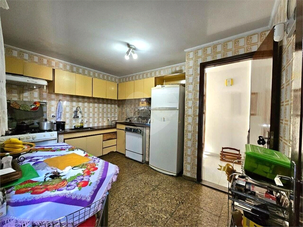 Casa assobradada HORTO 238 m², 3 dormitórios, 1 suíte, 4 banheiros, quintal e 3 vagas de garagem 